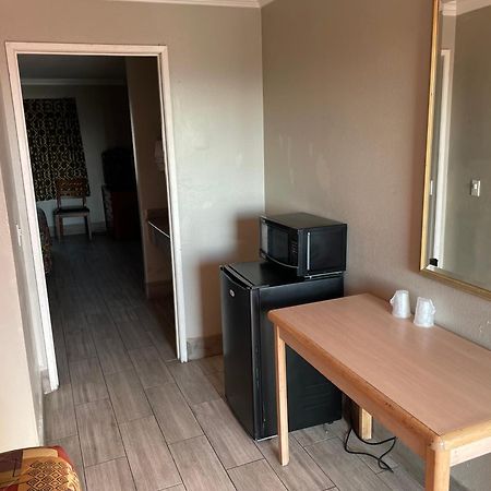 Heritage Inn And Suites Корона Экстерьер фото
