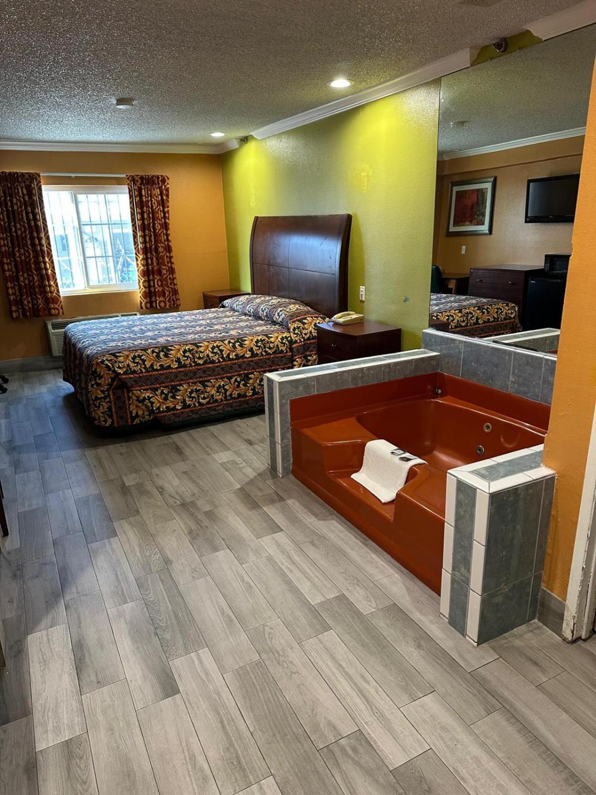 Heritage Inn And Suites Корона Экстерьер фото