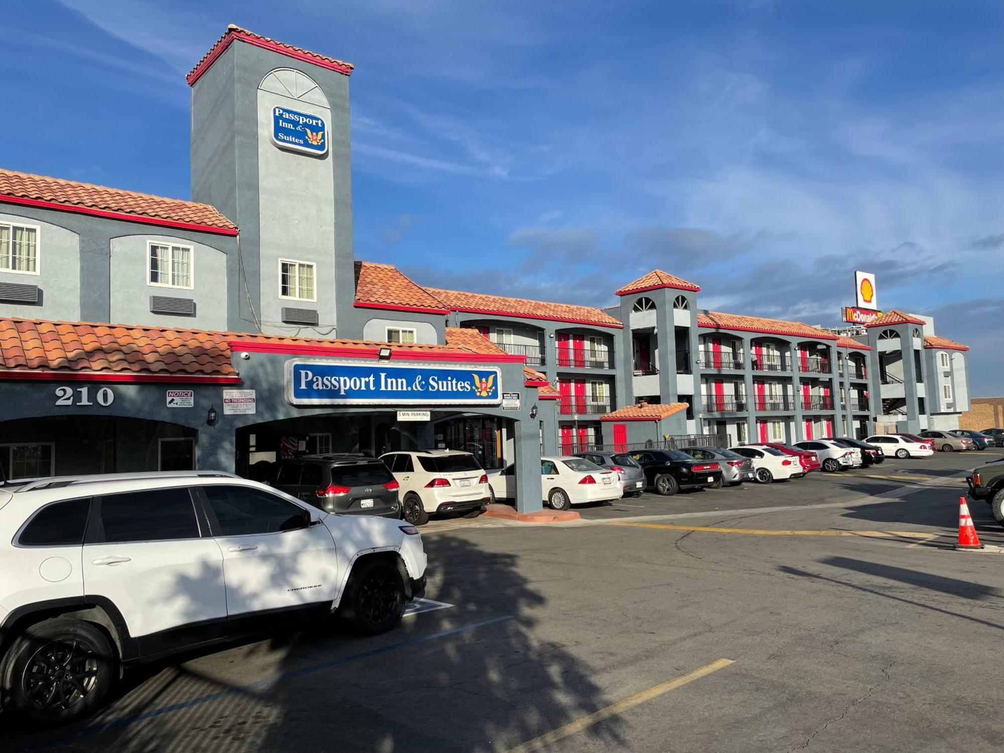 Heritage Inn And Suites Корона Экстерьер фото